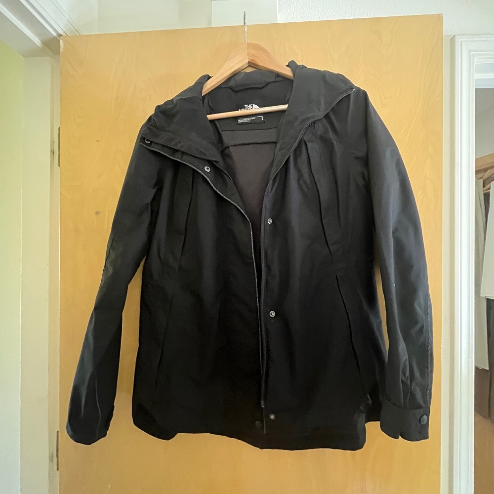 North Face Rain Coat (Color: Black, Size: Small)